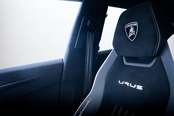 Lamborghini Urus 7 of 14