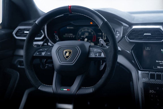 Lamborghini Urus 9 of 14