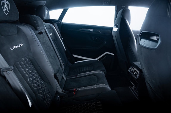 Lamborghini Urus 14 of 14