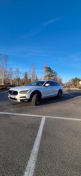 Volvo V90 Cross Country 3 of 5