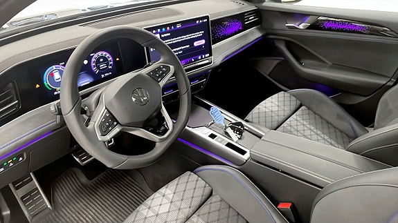 Volkswagen Passat 7 of 15