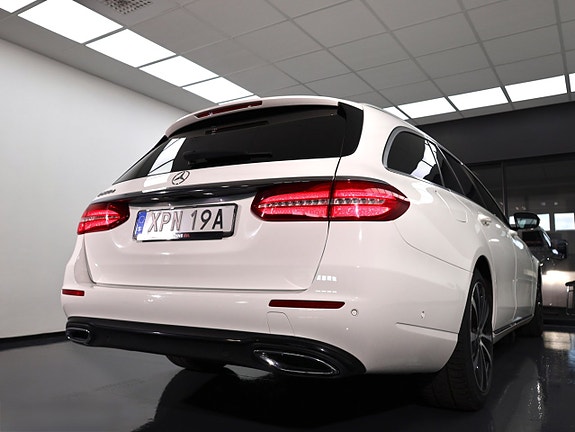 Mercedes-Benz E200 9 of 27
