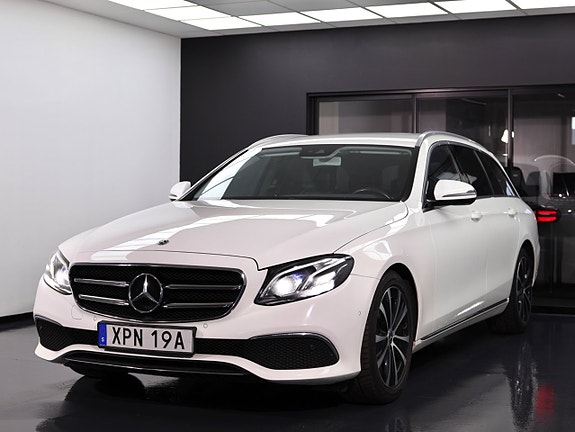 Mercedes-Benz E200 2 of 27