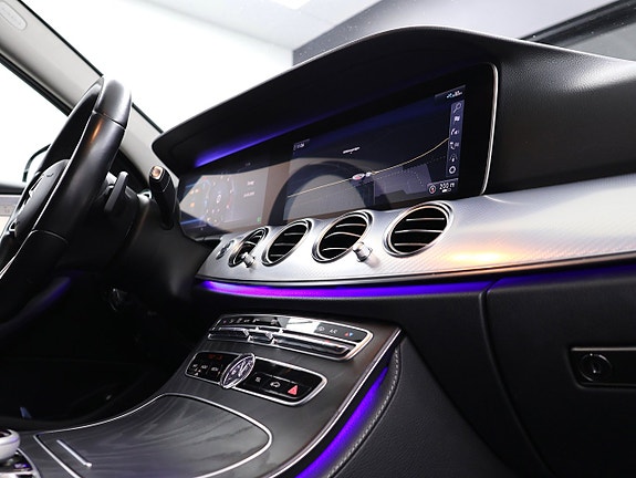 Mercedes-Benz E200 13 of 27