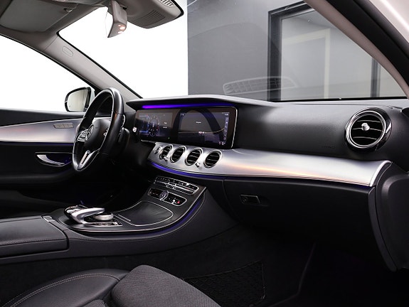 Mercedes-Benz E200 23 of 27
