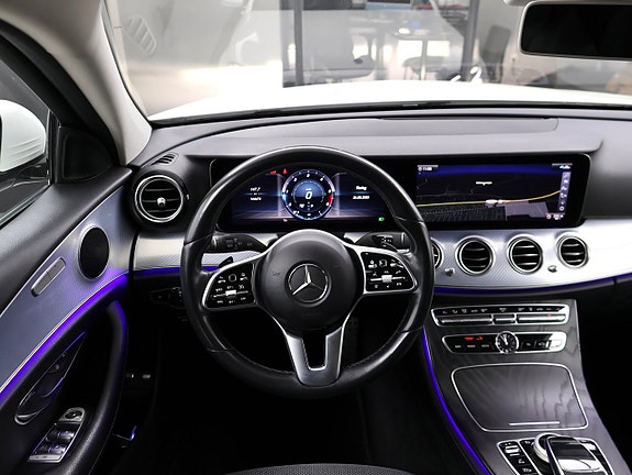 Mercedes-Benz E200 22 of 27