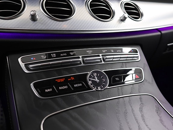 Mercedes-Benz E200 21 of 27