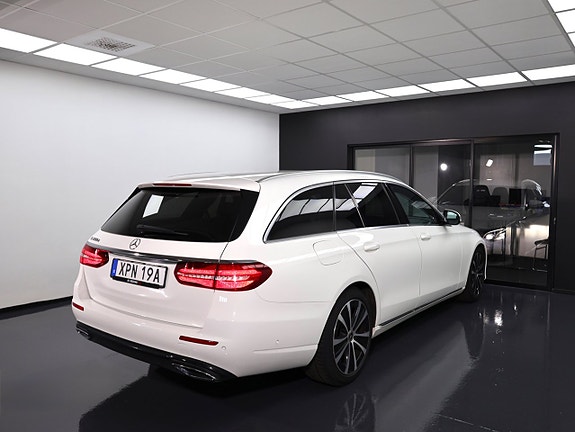 Mercedes-Benz E200 8 of 27