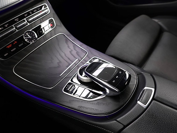 Mercedes-Benz E200 20 of 27