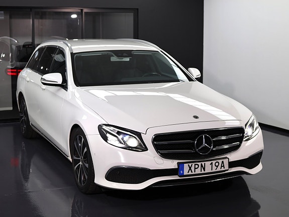 Mercedes-Benz E200 4 of 27