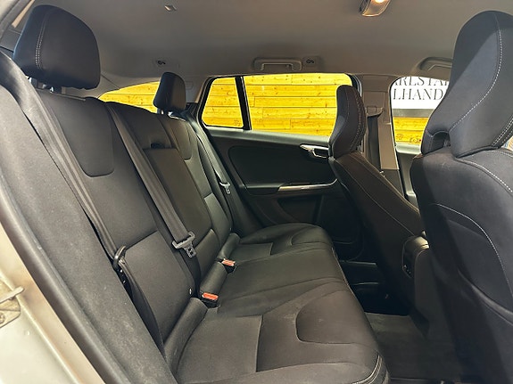 Volvo V60 18 of 22