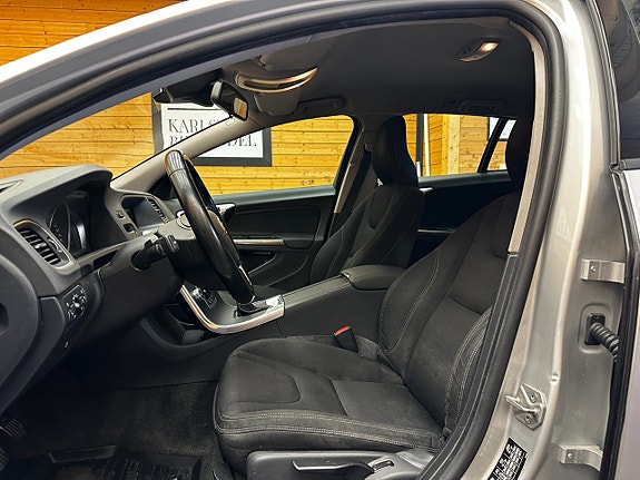 Volvo V60 14 of 22