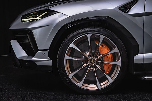 Lamborghini Urus 5 of 5
