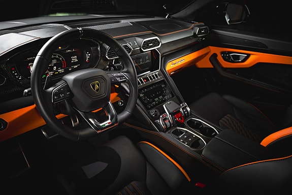 Lamborghini Urus 11 of 16