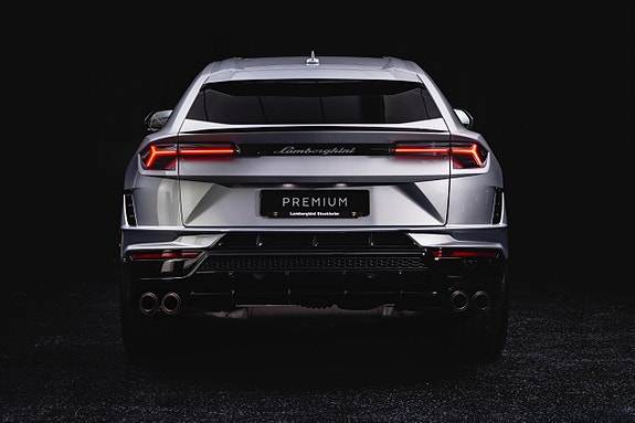 Lamborghini Urus 8 of 16