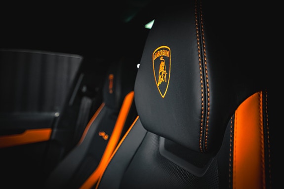 Lamborghini Urus 12 of 16