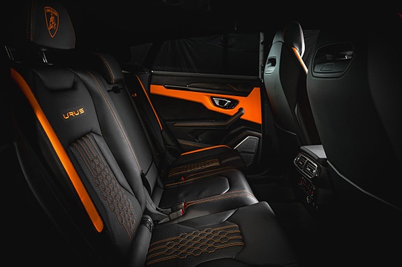 Lamborghini Urus 16 of 16