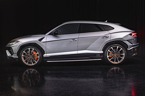 Lamborghini Urus 4 of 5