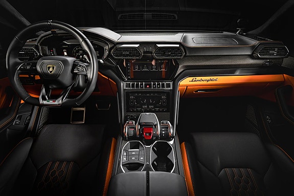 Lamborghini Urus 13 of 16