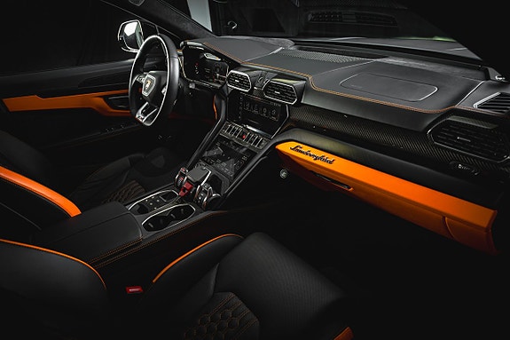 Lamborghini Urus 15 of 16