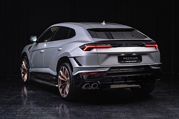 Lamborghini Urus 7 of 16