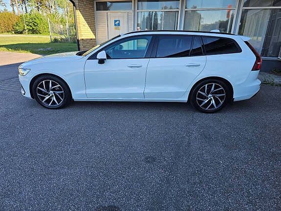 Volvo V60 4 of 17