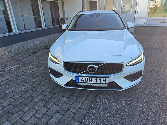 Volvo V60 2 of 17