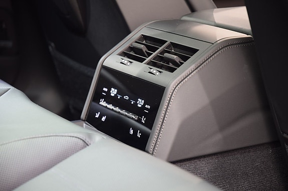Porsche Panamera 4S 15 of 24