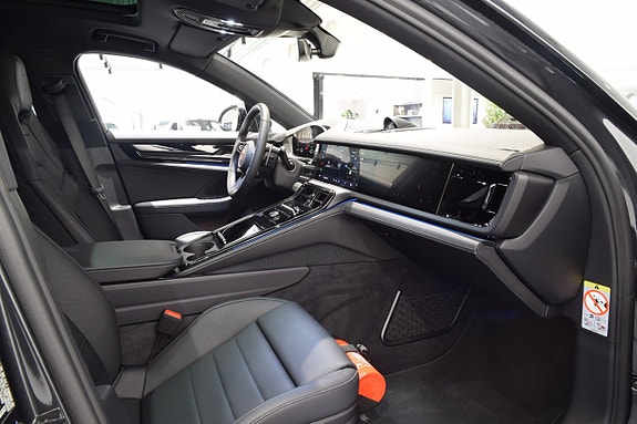 Porsche Panamera 4S 16 of 24