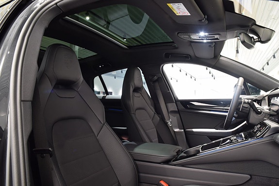 Porsche Panamera 4S 17 of 24