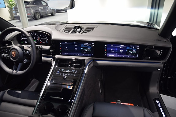Porsche Panamera 4S 18 of 24