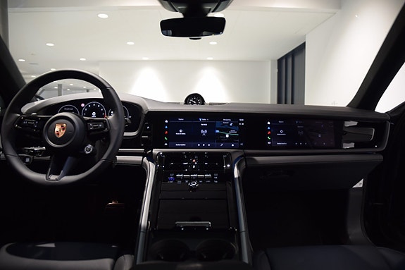 Porsche Panamera 4S 20 of 24