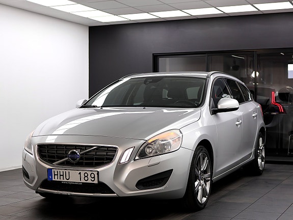 Volvo V60 2 of 5