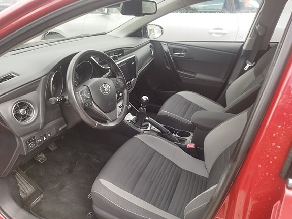Toyota Auris 3 of 3