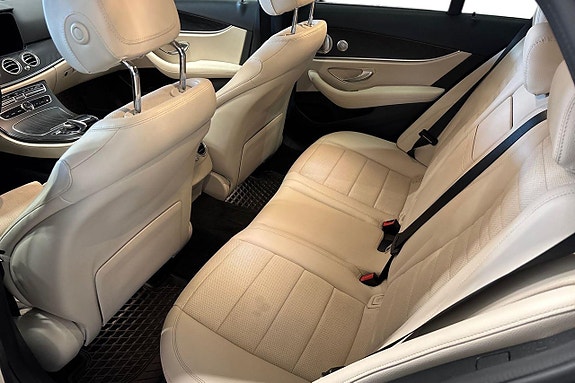 Mercedes-Benz E300 de 16 of 26