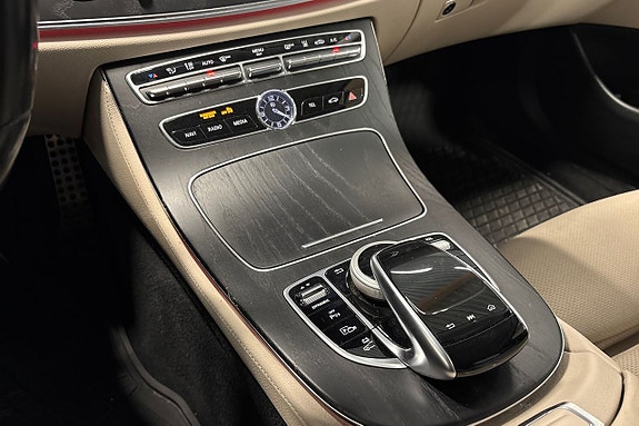 Mercedes-Benz E300 de 24 of 26