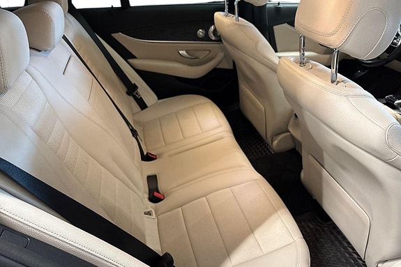 Mercedes-Benz E300 de 15 of 26