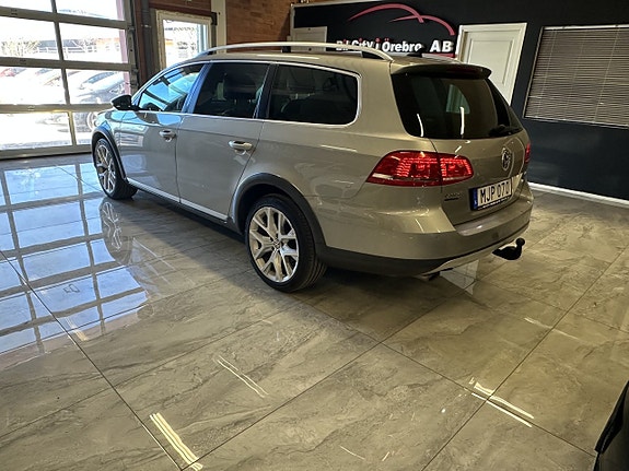 Volkswagen Passat Alltrack 3 of 5