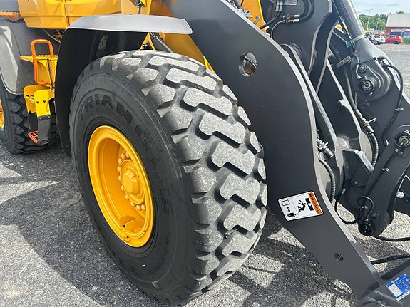 Volvo L90H 11 of 12