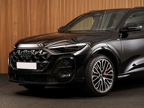 Audi Q5 2 of 5