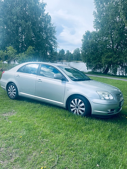 Toyota Avensis 4 of 5