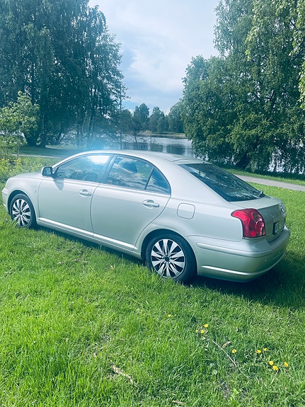 Toyota Avensis 3 of 5