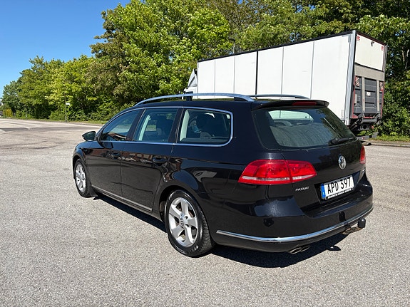 Volkswagen Passat 2 of 5