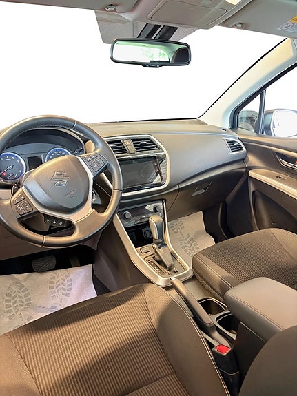 Suzuki S-Cross 5 of 5