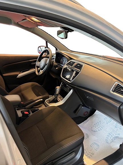 Suzuki S-Cross 6 of 9