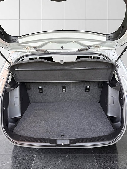 Suzuki S-Cross 8 of 9