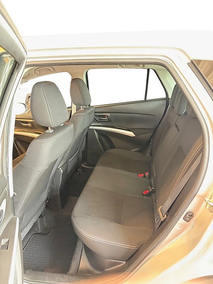 Suzuki S-Cross 7 of 9