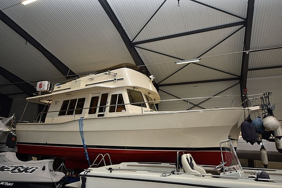 Mainship 400 Trawlers