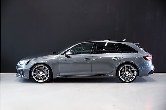 Audi RS4 3 of 5