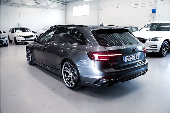 Audi RS4 4 of 5